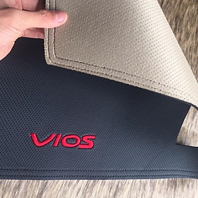Thảm taplo da vân cacbon dành cho xe Toyota Vios 2019-2020