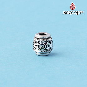 Charm bạc xỏ ngang họa tiết đồng tiền - Ngọc Quý Gemstones