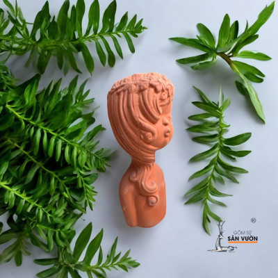 Chậu Gốm Đất Nung Hình Cô Gái Dễ Thương 9x10x21cm - Chậu Decor