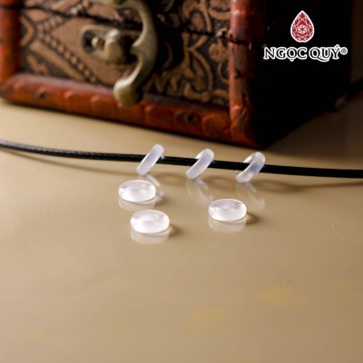 Charm tròn đá mã não trắng 8mm mệnh thủy kim - Ngọc Quý Gemstones