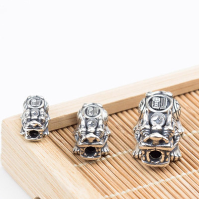 Charm bạc tỳ hưu bạc thái xỏ ngang - Ngọc Quý Gemstones