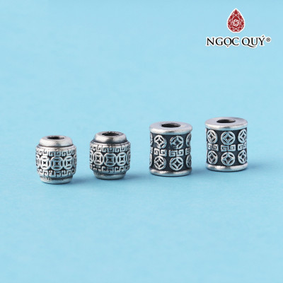 Charm bạc xỏ ngang họa tiết đồng tiền - Ngọc Quý Gemstones