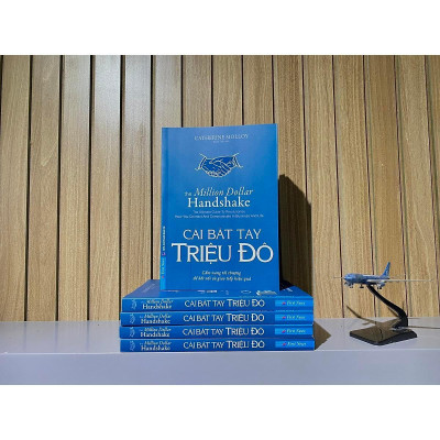 Sách - Cái Bắt Tay Triệu Đô