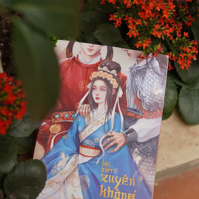 Lúc Biết Xuyên Không Thì Đã Muộn! - Tặng Kèm Card Bo Góc Random 1 Trong 3 Nhân Vật