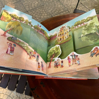 (Bìa cứng - Sách Pop-Up dựng hình 3D) HÀ NỘI NGÀN NĂM KÝ ỨC – Nhiều tác giả – Minh hoạ: Cloud Pillow Studio – NXB Kim Đồng