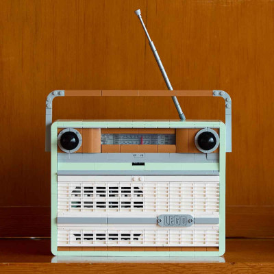 Đồ Chơi Lắp Ráp Đài Radio Cổ Điển LEGO ICONS 10334 (906 chi tiết)