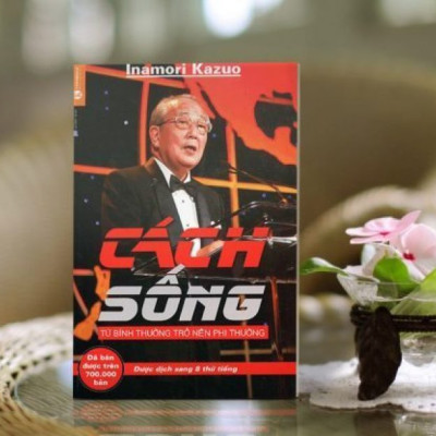 Combo Sách Hay: Cư Xử Như Đàn Bà Suy Nghĩ Như Đàn Ông (Tái Bản) + Cách Sống (Tái Bản 2019) - (Những Cuốn Sách Bán Chạy Trên Thế Giới / Tặng Kèm Postcard Happylife)