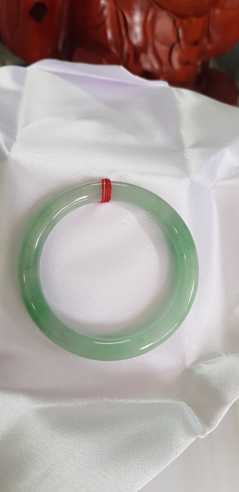 Vòng Tay Nữ đá ngọc cẩm thạch tự nhiên A TR Lý SAO 52mm Size Vòng 52mm x 7,8mm màu Trắng xanh lý 2 bên bóng đẹp Nữ 51kg - 56kg đeo đẹp ạ Món Quà Ý nghĩa Anh Chị tặng Mẹ, Vợ, người thân yêu ạ