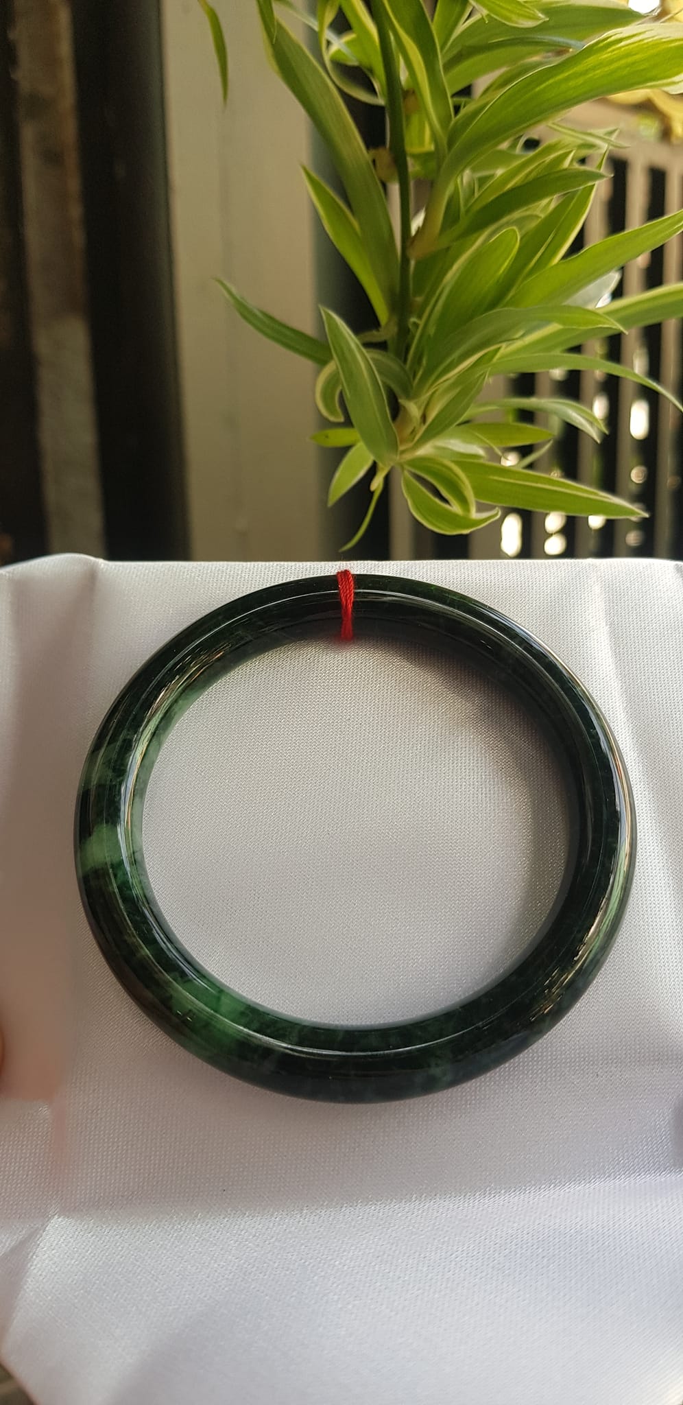 Vòng Cẩm Thạch tự nhiên mới A Sịn Sơn Thủy Sao 55mm x chột 8,2mm Màu đen xanh sơn thủy đậm Vân lý đẹp sang sịn quá đẹp Nữ 54kg - 65kg đeo chuẩn hợp mệnh Thủy mệnh Mộc đeo đẹp ạ