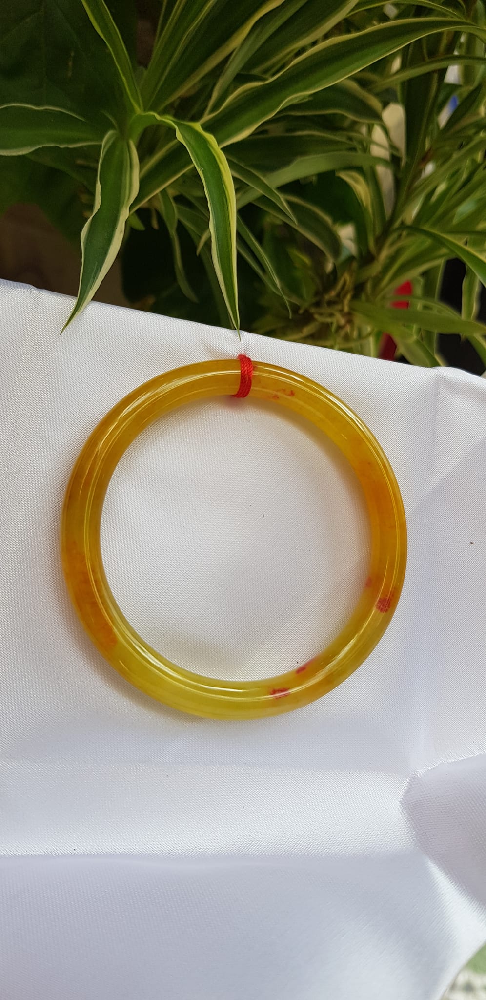 Vòng tay nữ đá Cẩm thạch Vàng Anh Tươi sáng bóng mới đẹp quá các Chị Em ơi Ni nhỏ 48mm x cọng 6mm chuẩn hợp Nữ mệnh Kim, mệnh Thổ, mệnh Thuỷ 30kg - 48kg màu vàng tươi món quà ý nghĩa dành cho các chị em nữ đeo tươi đẹp xinh may mắn cả năm ạ