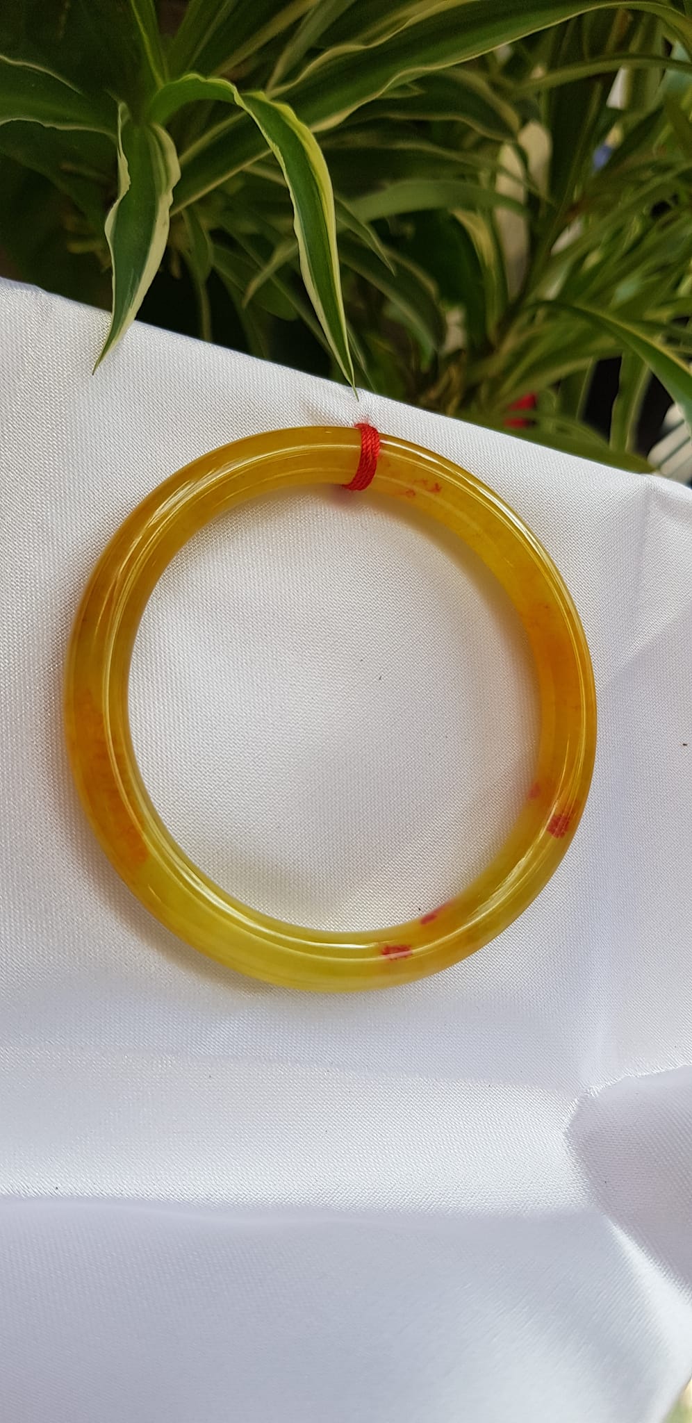 Vòng tay nữ đá Cẩm thạch Vàng Anh Tươi sáng bóng mới đẹp quá các Chị Em ơi Ni nhỏ 48mm x cọng 6mm chuẩn hợp Nữ mệnh Kim, mệnh Thổ, mệnh Thuỷ 30kg - 48kg màu vàng tươi món quà ý nghĩa dành cho các chị em nữ đeo tươi đẹp xinh may mắn cả năm ạ