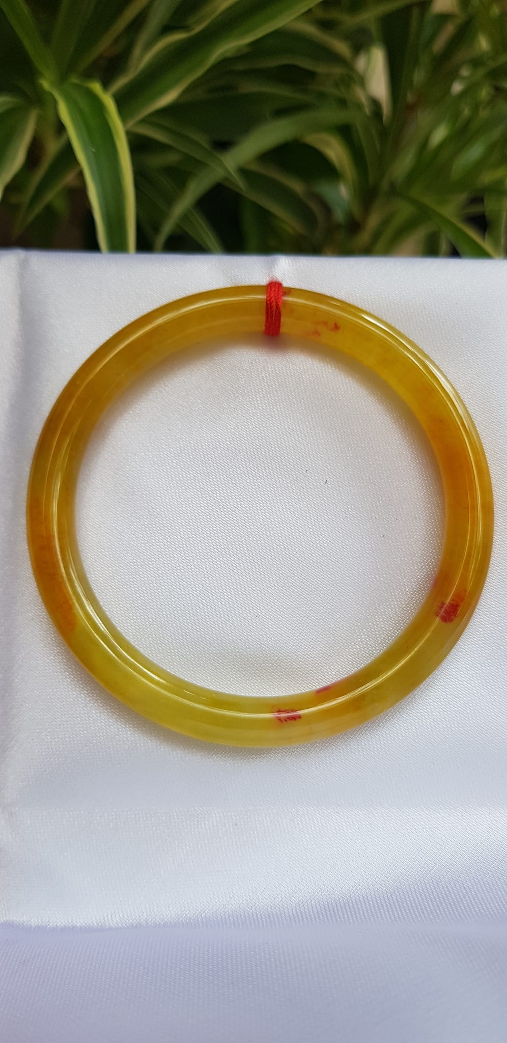 Vòng tay nữ đá Cẩm thạch Vàng Anh Tươi sáng bóng mới đẹp quá các Chị Em ơi Ni nhỏ 48mm x cọng 6mm chuẩn hợp Nữ mệnh Kim, mệnh Thổ, mệnh Thuỷ 30kg - 48kg màu vàng tươi món quà ý nghĩa dành cho các chị em nữ đeo tươi đẹp xinh may mắn cả năm ạ