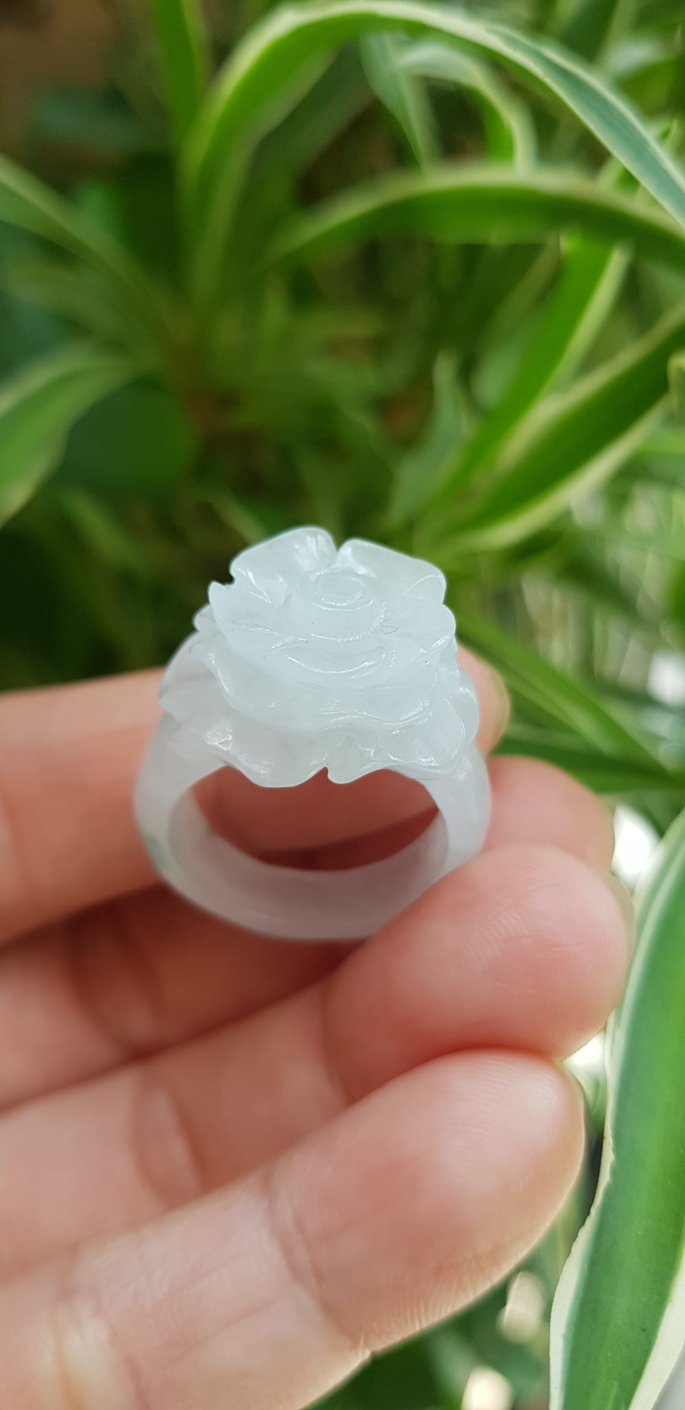 Nhẫn Nữ mới chạm Bông Hồng Nổi màu Trắng rất đẹp đá cẩm thạch tự nhiên Ni 18mm hợp mệnh kim mệnh thủy đeo tay xinh lắm ạ