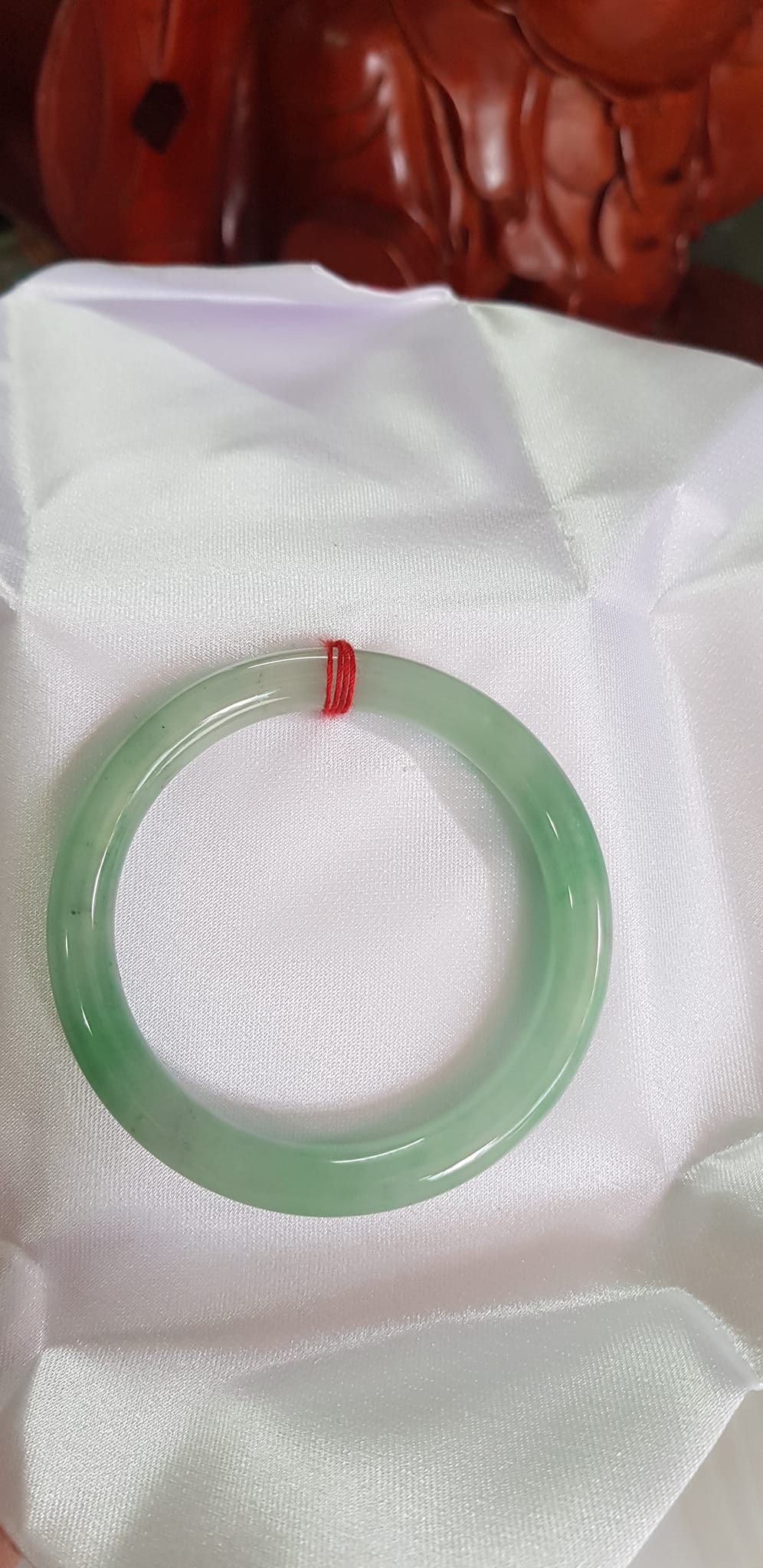 Vòng Tay Nữ đá ngọc cẩm thạch tự nhiên A TR Lý SAO 52mm Size Vòng 52mm x 7,8mm màu Trắng xanh lý 2 bên bóng đẹp Nữ 51kg - 56kg đeo đẹp ạ Món Quà Ý nghĩa Anh Chị tặng Mẹ, Vợ, người thân yêu ạ
