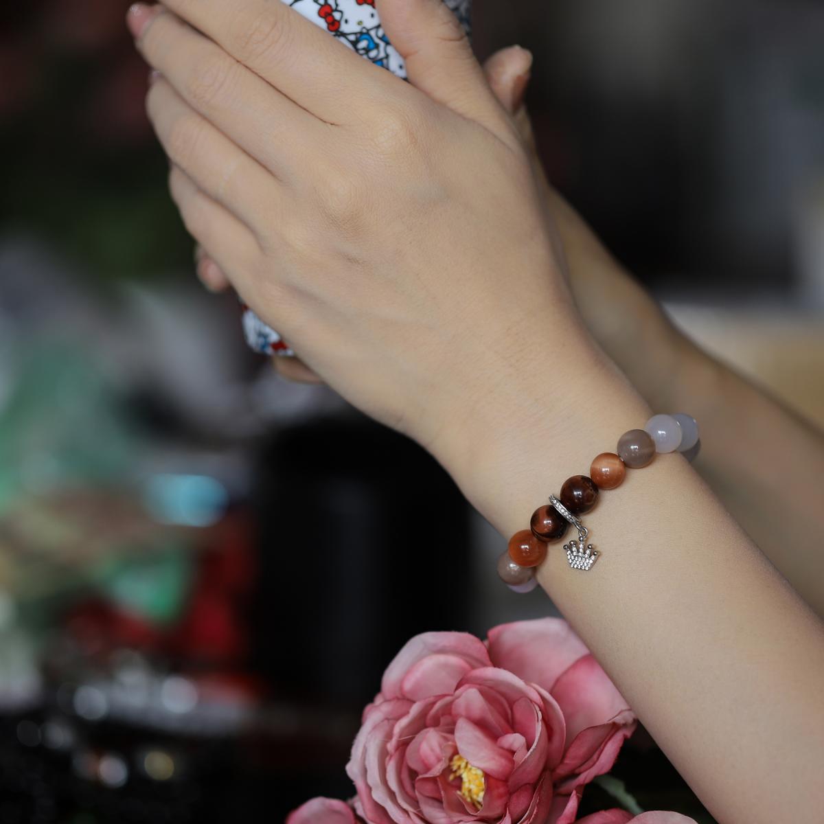 Vòng tay nữ MN trắng 10ly mix Mắt Hổ và Charm rơi Anqlo