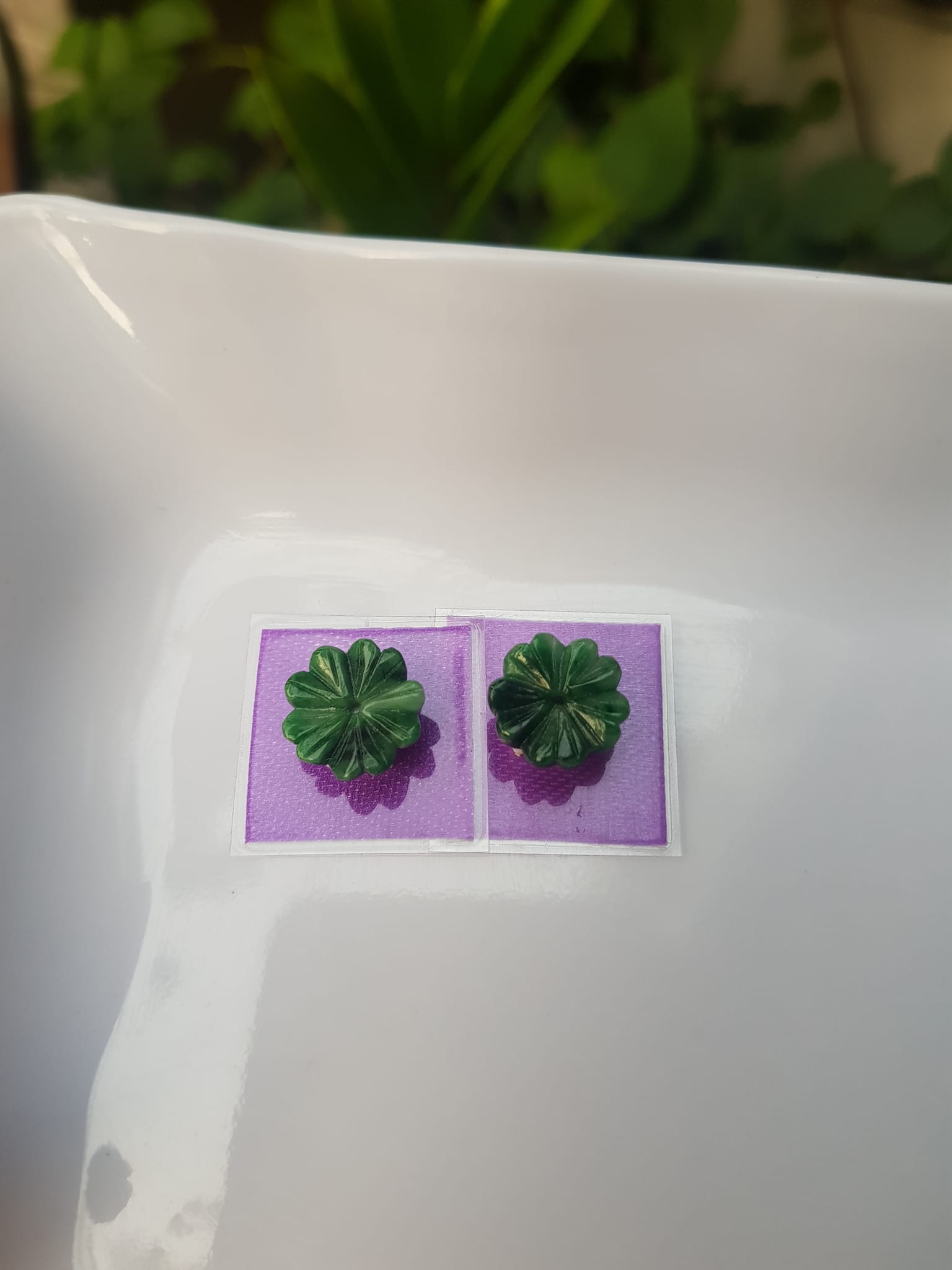 Đôi Bông Tai Hoa Mai Trái Tim kiểu mới đẹp Ngang 12mm x Dầy 3mm Đá Ngọc cẩm thạch tự nhiên xanh ngọc bóng đẹp Nữ mệnh Thủy Mộc Hỏa bọc vàng đeo rất đẹp sang ạ