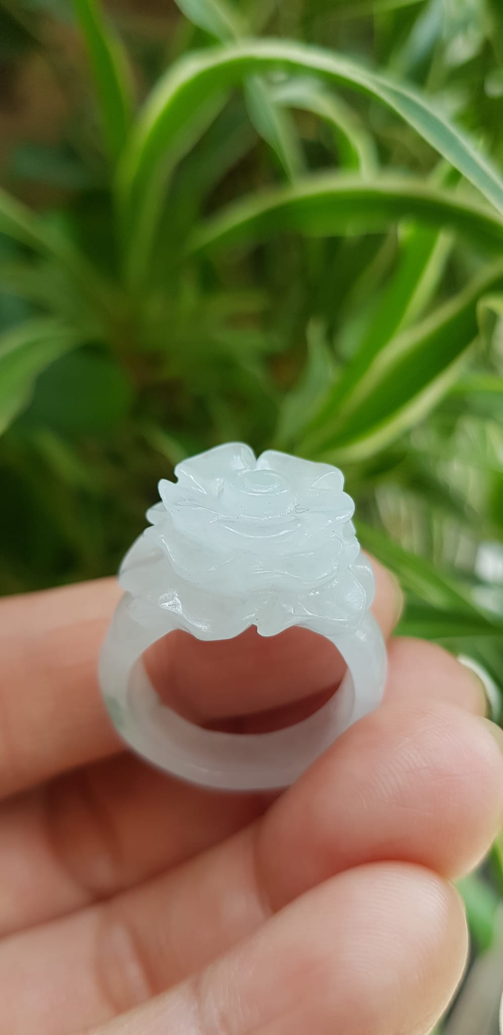 Nhẫn Nữ mới chạm Bông Hồng Nổi màu Trắng rất đẹp đá cẩm thạch tự nhiên Ni 18mm hợp mệnh kim mệnh thủy đeo tay xinh lắm ạ