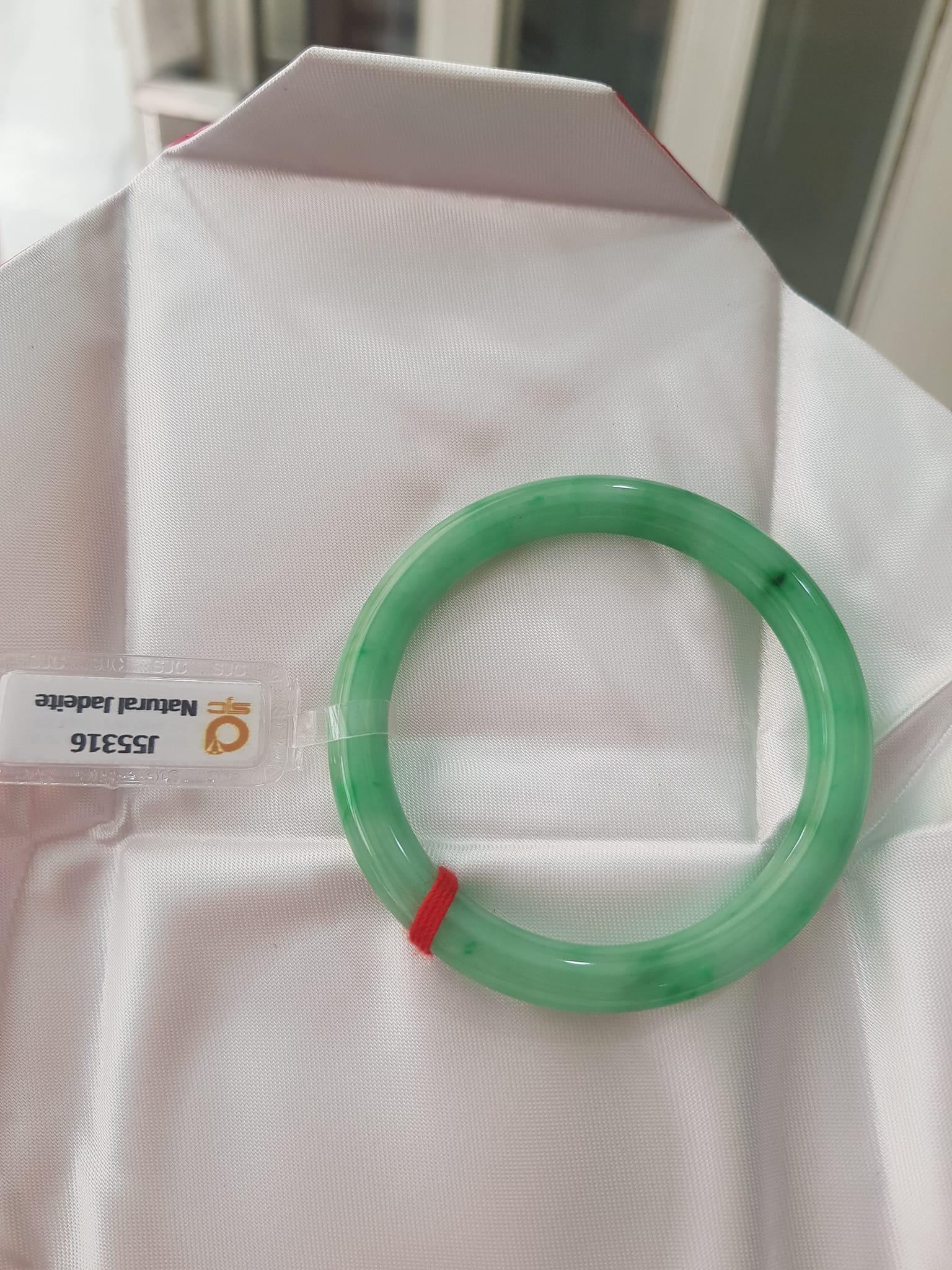 Vòng Tay Đá Ngọc Cẩm Thạch tự nhiên Lý Rơi Sao 48mm x cọng 7mm Vòng đã kiểm định có giấy chứng nhận Sjc J55316 Natural Jadeite Màu Xanh Ngọc lý rơi bóng đẹp nữ tay nhỏ 38kg - 48kg đeo sang đẹp lắm ạ