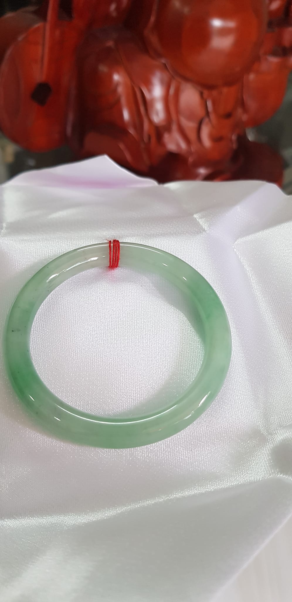 Vòng Tay Nữ đá ngọc cẩm thạch tự nhiên A TR Lý SAO 52mm Size Vòng 52mm x 7,8mm màu Trắng xanh lý 2 bên bóng đẹp Nữ 51kg - 56kg đeo đẹp ạ Món Quà Ý nghĩa Anh Chị tặng Mẹ, Vợ, người thân yêu ạ