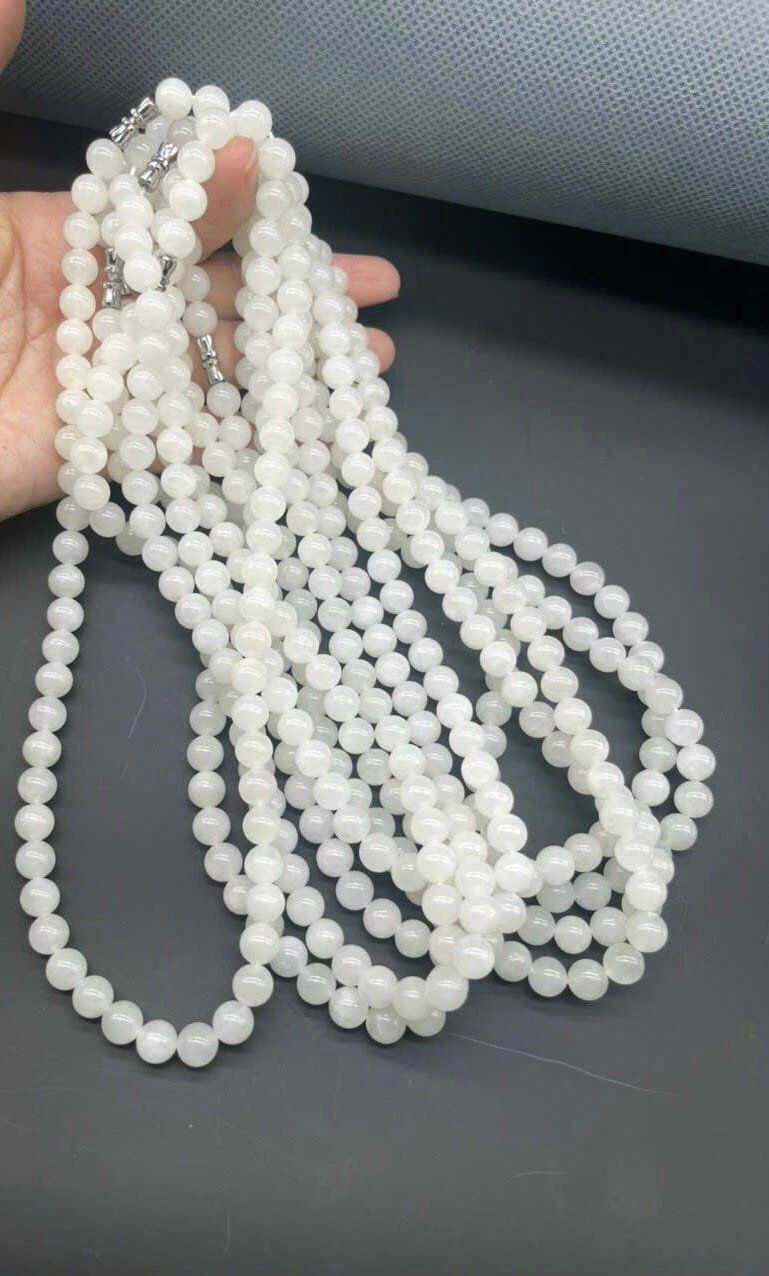 Vòng Chuỗi Đeo Cổ Đá Ngọc Hoà Điền Trắng Tự Nhiên bóng đẹp Size hạt 8mm hợp Các Chị mệnh Kim Thủy đeo hợp lên cổ tôn lên vẻ đẹp trẻ trung quý phái sang may mắn ạ