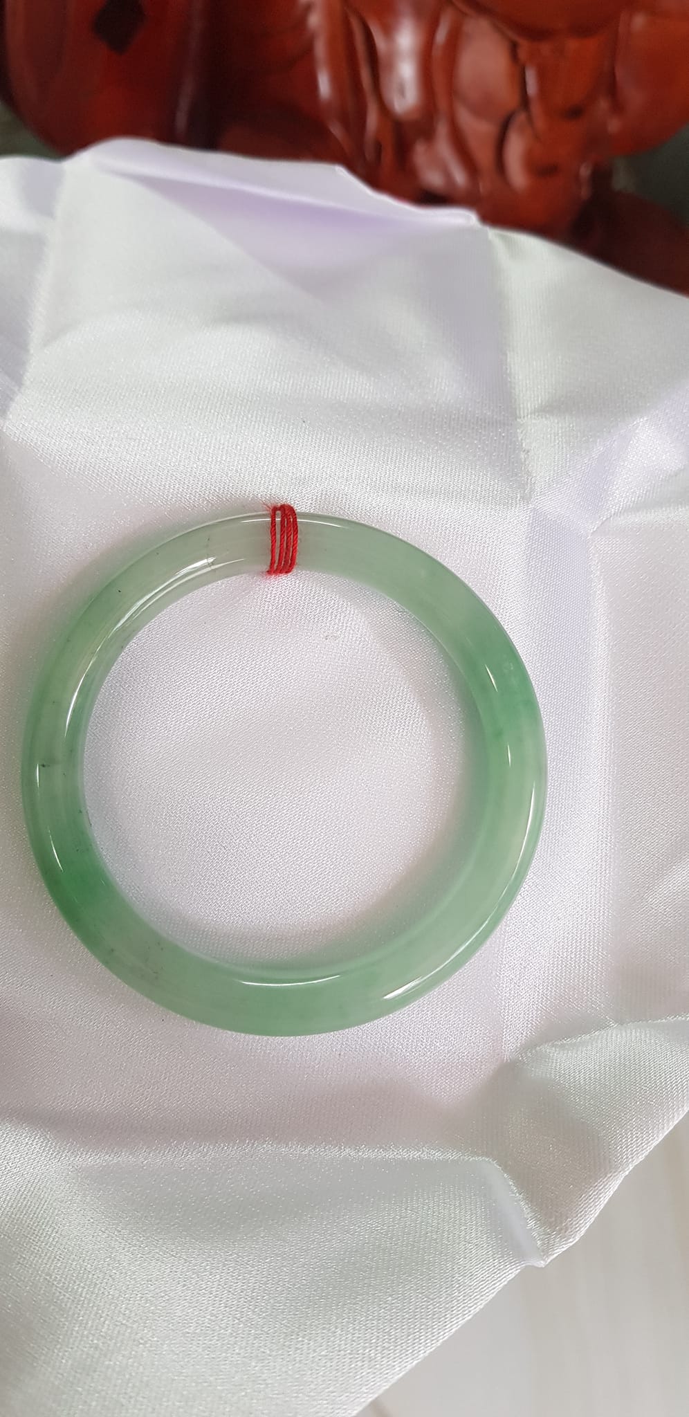 Vòng Tay Nữ đá ngọc cẩm thạch tự nhiên A TR Lý SAO 52mm Size Vòng 52mm x 7,8mm màu Trắng xanh lý 2 bên bóng đẹp Nữ 51kg - 56kg đeo đẹp ạ Món Quà Ý nghĩa Anh Chị tặng Mẹ, Vợ, người thân yêu ạ