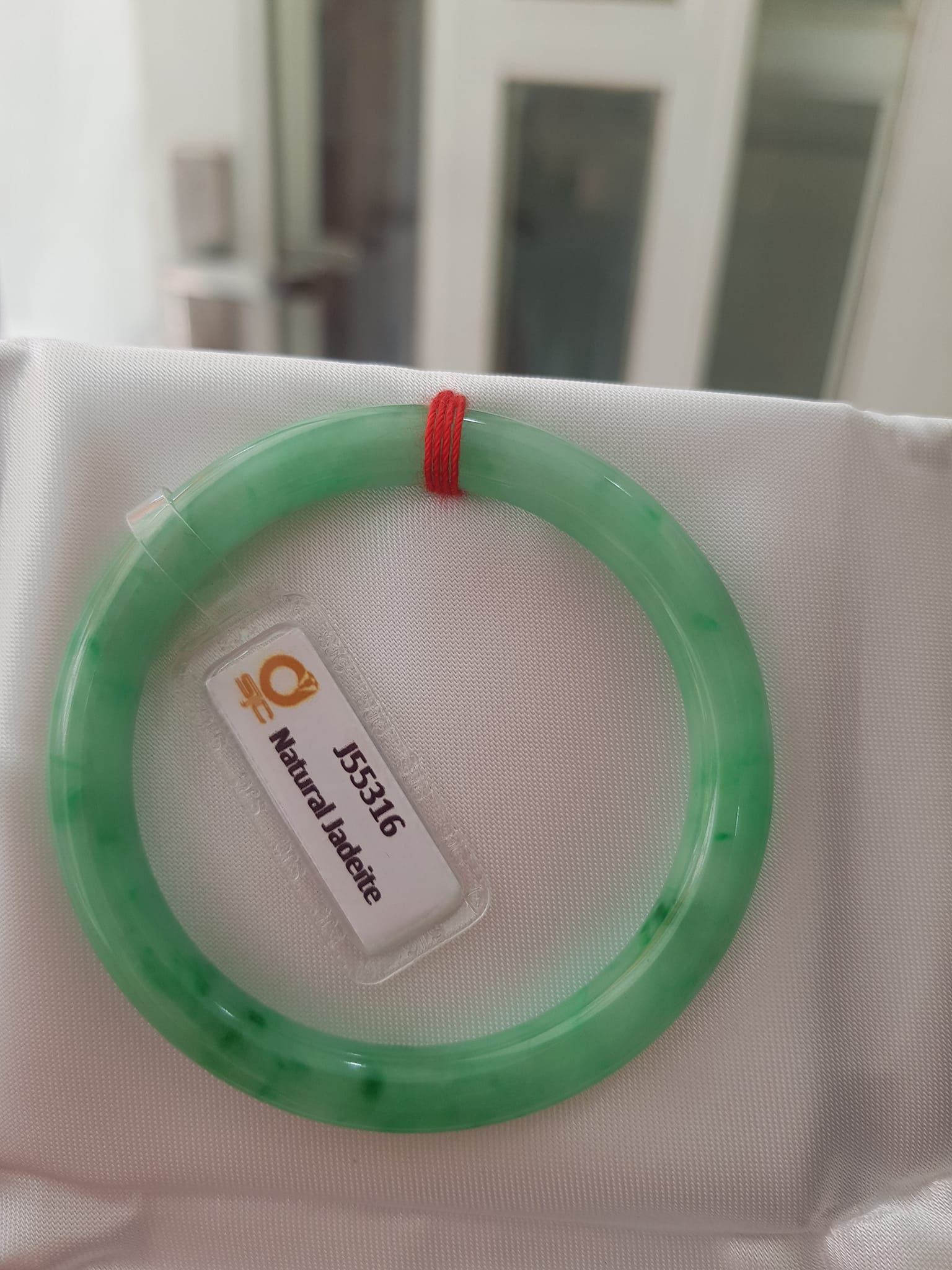 Vòng Tay Đá Ngọc Cẩm Thạch tự nhiên Lý Rơi Sao 48mm x cọng 7mm Vòng đã kiểm định có giấy chứng nhận Sjc J55316 Natural Jadeite Màu Xanh Ngọc lý rơi bóng đẹp nữ tay nhỏ 38kg - 48kg đeo sang đẹp lắm ạ