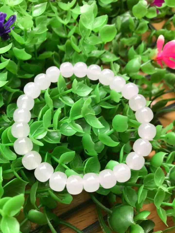 Vòng Tay Phong Thủy May Mắn Đá Ngọc Hoà Điền TRẮNG Tự Nhiên Size 8mm Màu Trắng Ngọc bóng đẹp Nữ mệnh Kim mệnh Thủy ạ