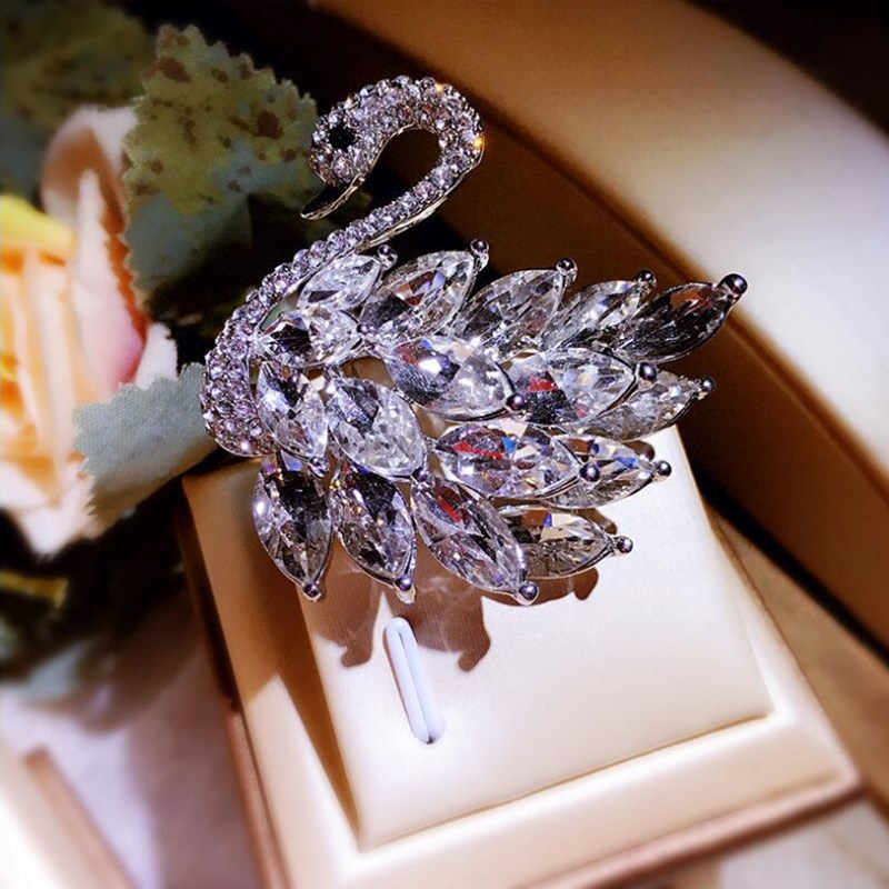 Trâm Cài Áo Thiên Nga Đính Đá Sapphire Dịu Dàng Nữ Quí Phái