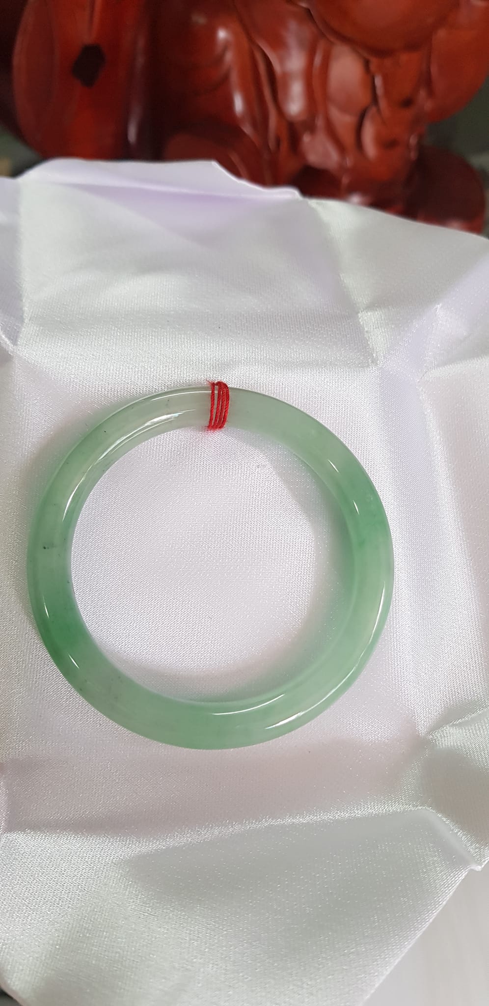 Vòng Tay Nữ đá ngọc cẩm thạch tự nhiên A TR Lý SAO 52mm Size Vòng 52mm x 7,8mm màu Trắng xanh lý 2 bên bóng đẹp Nữ 51kg - 56kg đeo đẹp ạ Món Quà Ý nghĩa Anh Chị tặng Mẹ, Vợ, người thân yêu ạ