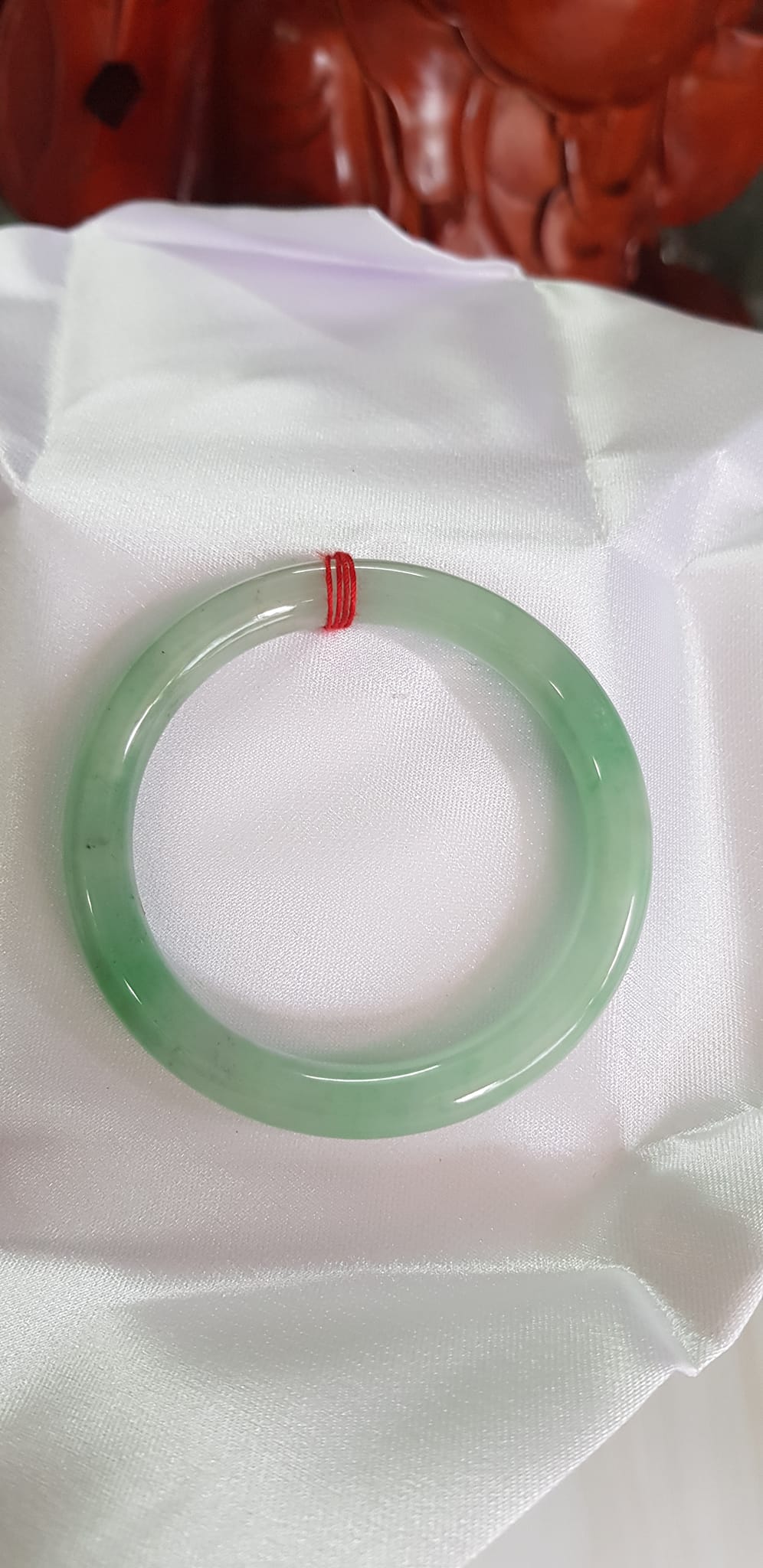 Vòng Tay Nữ đá ngọc cẩm thạch tự nhiên A TR Lý SAO 52mm Size Vòng 52mm x 7,8mm màu Trắng xanh lý 2 bên bóng đẹp Nữ 51kg - 56kg đeo đẹp ạ Món Quà Ý nghĩa Anh Chị tặng Mẹ, Vợ, người thân yêu ạ