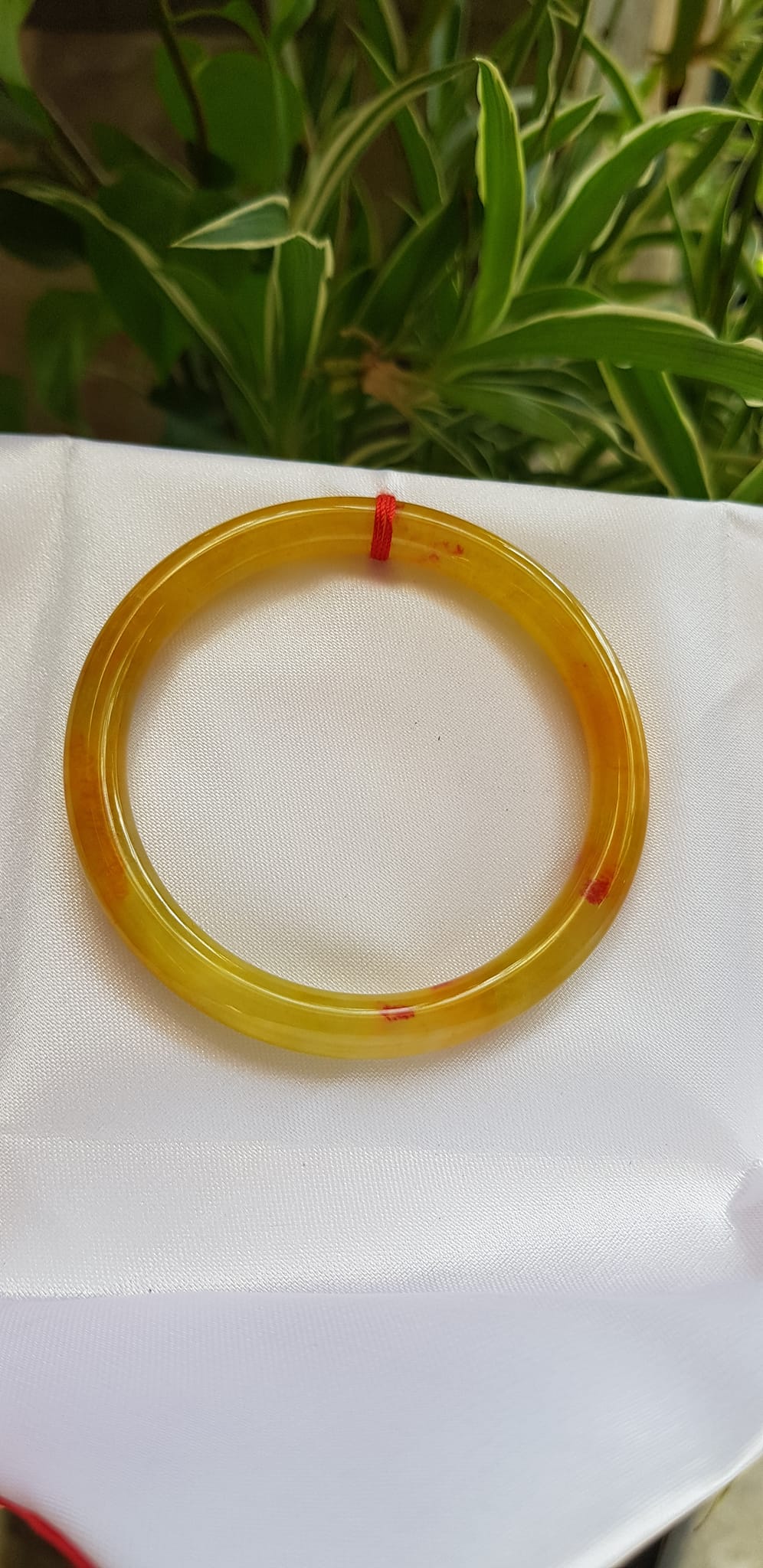 Vòng tay nữ đá Cẩm thạch Vàng Anh Tươi sáng bóng mới đẹp quá các Chị Em ơi Ni nhỏ 48mm x cọng 6mm chuẩn hợp Nữ mệnh Kim, mệnh Thổ, mệnh Thuỷ 30kg - 48kg màu vàng tươi món quà ý nghĩa dành cho các chị em nữ đeo tươi đẹp xinh may mắn cả năm ạ