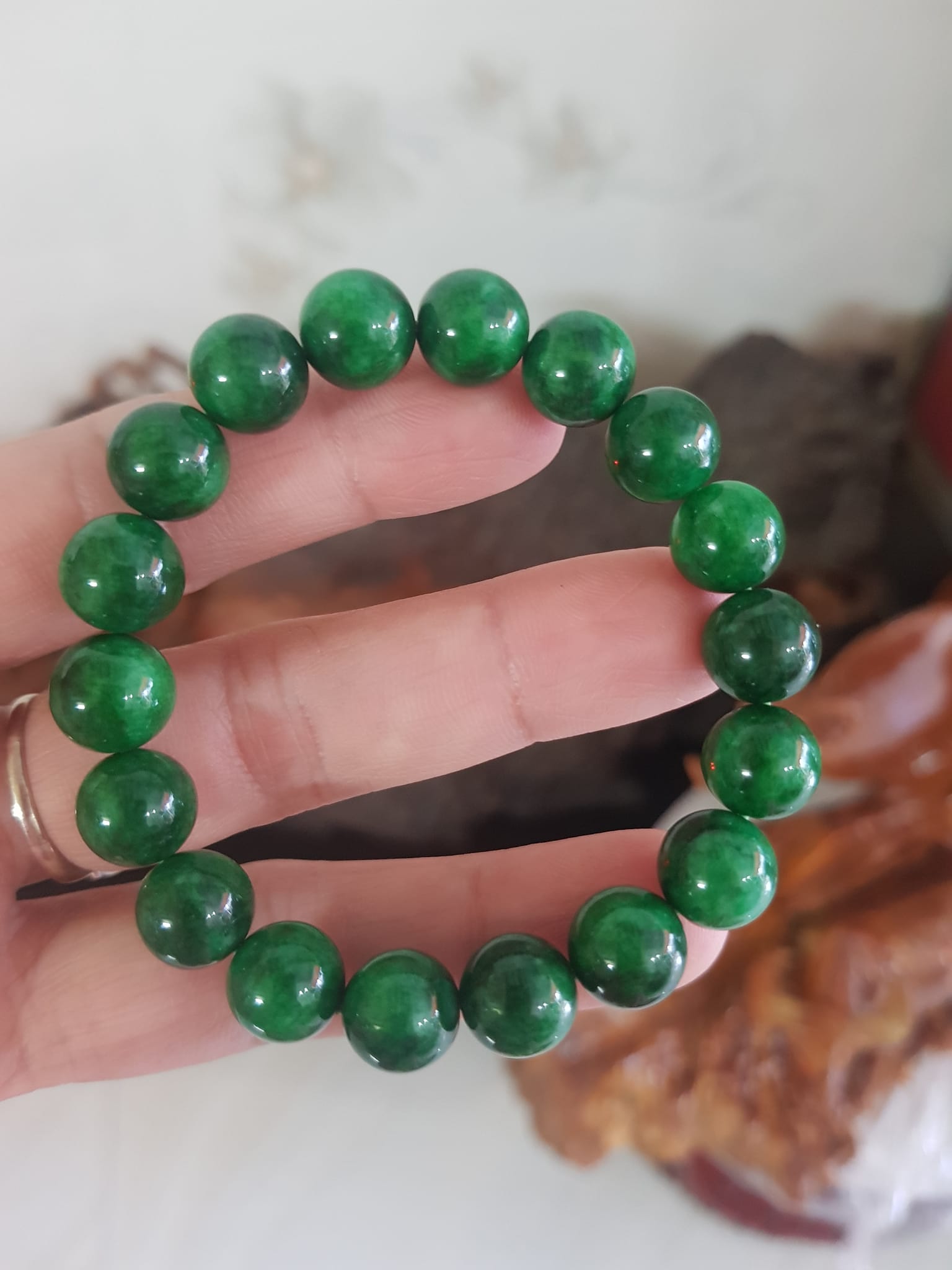Vòng cẩm thạch xanh đậm rẻ đẹp Nữ mạng mộc mạng hỏa mạng thủy ạ Size vòng 10mm nữ đeo lên tay màu xanh hy vọng tươi sáng đẹp ạ