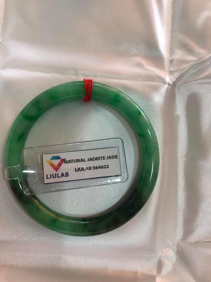 VÒNG CẨM THẠCH TỰ NHIÊN LÝ SƠN THỦY ĐẸP A SAO 48MM x DẦY 7MM ĐÃ KIỂM ĐỊNH KÈM GIẤY CHỨNG NHẬN LIULAB No 564622 MÀU XANH NGỌC ĐIỂM XANH ĐẬM 1 BÊN BÓNG ĐẸP NỮ 40KG-49KG ĐEO