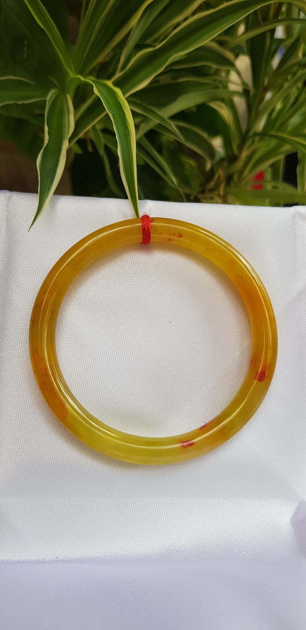 Vòng tay nữ đá Cẩm thạch Vàng Anh Tươi sáng bóng mới đẹp quá các Chị Em ơi Ni nhỏ 48mm x cọng 6mm chuẩn hợp Nữ mệnh Kim, mệnh Thổ, mệnh Thuỷ 30kg - 48kg màu vàng tươi món quà ý nghĩa dành cho các chị em nữ đeo tươi đẹp xinh may mắn cả năm ạ