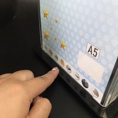 Kệ mica 4 mặt A5 Enter E24C 150x210mm đế xoay (10)