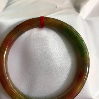  VÒNG TAY TỨ QUÝ NI 57 CHẤT LIỆU ĐÁ MÃ NÃO TỨ QUÝ ĐỦ MÀU ĐẸP NỮ TÁT CẢ CÁC MỆNH TỪ 55 KG ĐẾN 68 KG ĐEO