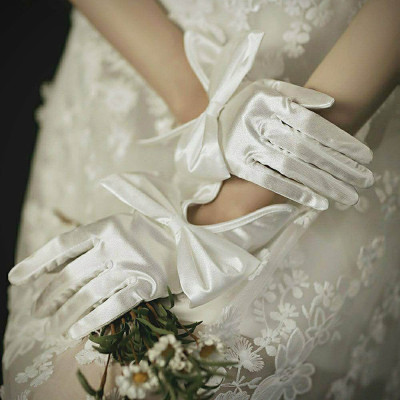 Găng tay satin màu trắng đính nơ cho Cô dâu và Dạ hội, đi tiệc, sự kiện, đạo cụ cosplay, chụp ảnh, studio MS: 44935