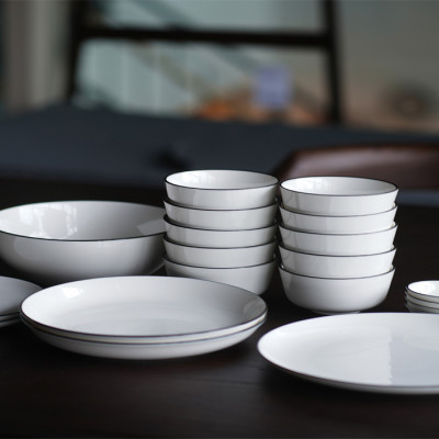 Đĩa | JYSK nID | sứ trắng bóng viền đen | DK16xC1.8cm