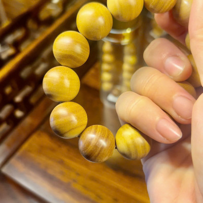 Vòng gỗ cao cấp Đàn Hương size 18y thơm từ gỗ - phong thuỷ may mắn vượng khí