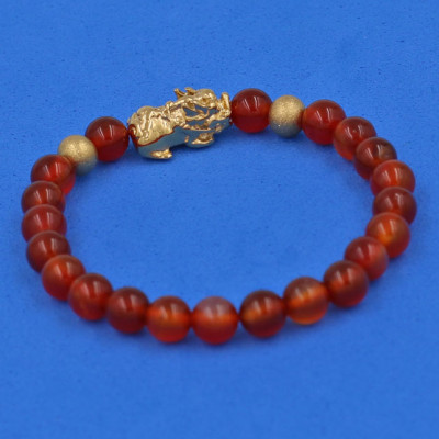 Vòng đeo tay đá Mã Não đỏ 6 ly cẩn Tỳ Hưu inox vàng VMNOTHHBV6 - hợp mệnh Hỏa, mệnh Thổ