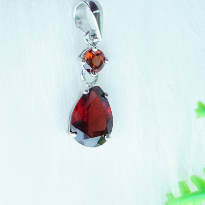 Mặt dây chuyền bạc 925 đính đá Garnet ngọc hồng lựu tự nhiên kiểu giọt nước MG12