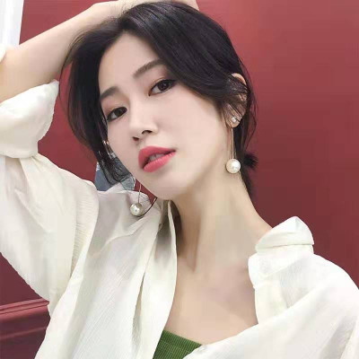 Set vương miện cô dâu, bông tai ngọc trai dài và lúp voan cài tóc cô dâu xinh đẹp