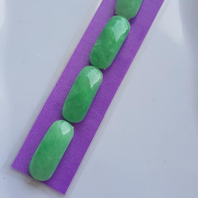 Bộ Lắc Tay Yên Ngựa Mới 4 viên Xanh Ngọc Tươi đều bóng đẹp  Size Dài 20mm x Ngang 9mm x cao 3mm Đá Ngọc Cẩm Thạch tự nhiên  Nữ mệnh mộc hỏa thủy bọc vàng đeo đẹp sang món quà tặng ý nghĩa gửi đến Mẹ và người thân ạ