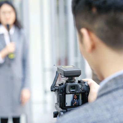 Bộ Micro Thu Âm Không Dây Saramonic Uwmic9 Kit1 - Quay Phim / Vlog / Livestream - Hàng Chính Hãng 