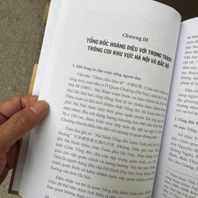 (Bìa Cứng) CUỘC ĐỜI, SỰ NGHIỆP CỦA TỔNG ĐỐC HOÀNG DIỆU VÀ CÔNG CUỘC GIỮ THÀNH HÀ NỘI - Nguyễn Quang Hà, Hà Thị Thanh - Tri Thức Trẻ 