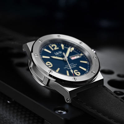 Đồng hồ nam chính hãng IW CARNIVAL IW589G-1 Kính sapphire ,chống xước,Chống nước ,Bảo hành 24 tháng,Máy cơ (Automatic),Dây da cao cấp,thiết kế lộ cơ thể thao