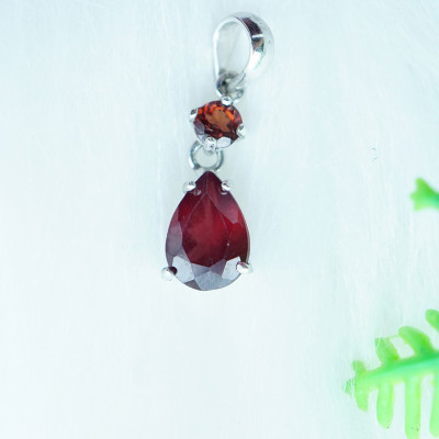 Mặt dây chuyền bạc 925 đính đá Garnet ngọc hồng lựu tự nhiên kiểu giọt nước MG12