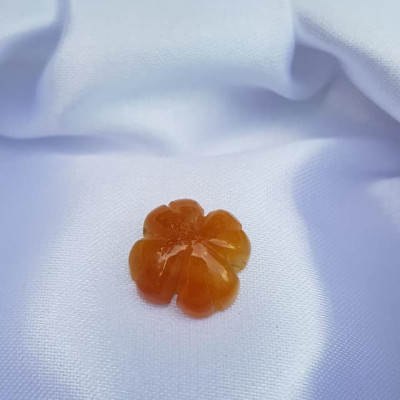 Mặt Bông Hoa cỏ 4 lá màu vàng cam nữ phối vòng tay,làm mặt nhẫn Chất liệu đá cẩm thạch size hạt 14mm x dầy 6mm Nữ về phối với vòng tay của mình đeo hay làm mặt nhẫn mặt dây chuyền đeo xinh ạ