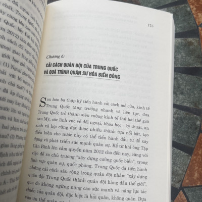 BIỂN ĐÔNG TRONG TẦM NHÌN CHIẾN LƯỢC CỦA TRUNG QUỐC 10 năm nhìn lại (2012 – 2022) Từ chính sách đến thực thi - Bùi Thị Thu Hiền  - NXB Chính trị Quốc gia Sự thật (Bìa mềm)