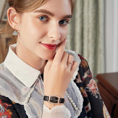 Đồng hồ nữ chính hãng IW Carnival IW537L-5 Kính chống xước ,Chống nước 30m ,Bảo hành 24 tháng,Máy pin Quartz,dây da đen xịn,thiết kế mặt chữ nhật đơn giản dễ đeo